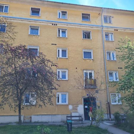 Tatabanya Ujvarosi Lakas Екстер'єр фото